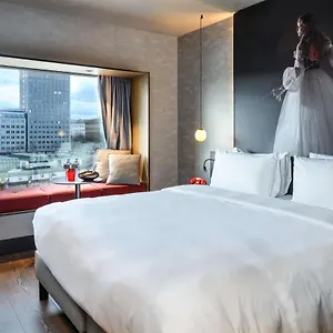 Radisson Red Hotel, Viena