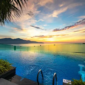 sala-danang-beach-hotel.hotelsofhoian.com/