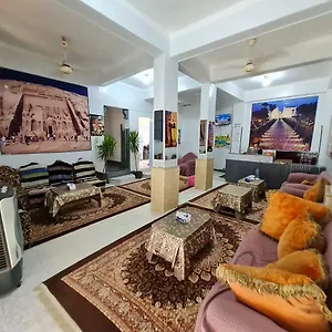 Grand &hostel فندق مبيت وإفطار الأقصر
