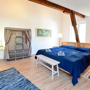 House With Courtyard & Parking Close To Stadtpark Сasa de vacaciones