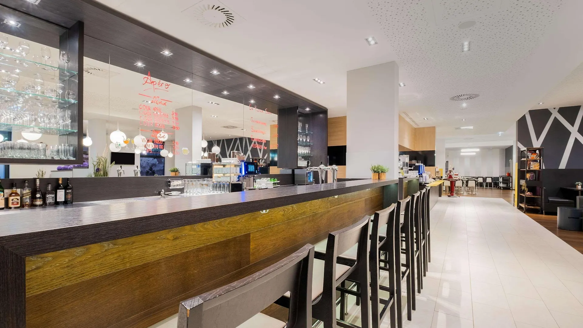 Leonardo Hotel Vienna Hauptbahnhof 4*,