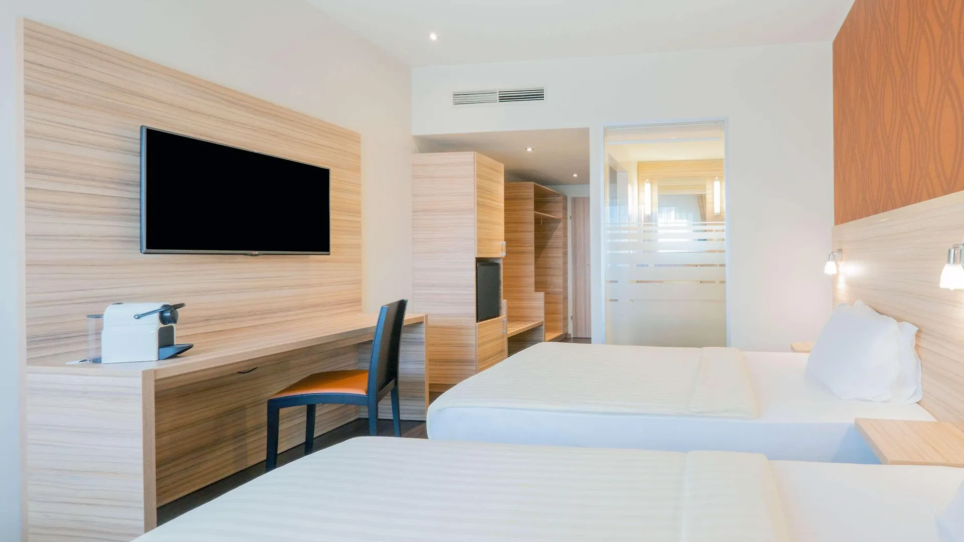 Leonardo Hotel Vienna Hauptbahnhof 4*,  Austria