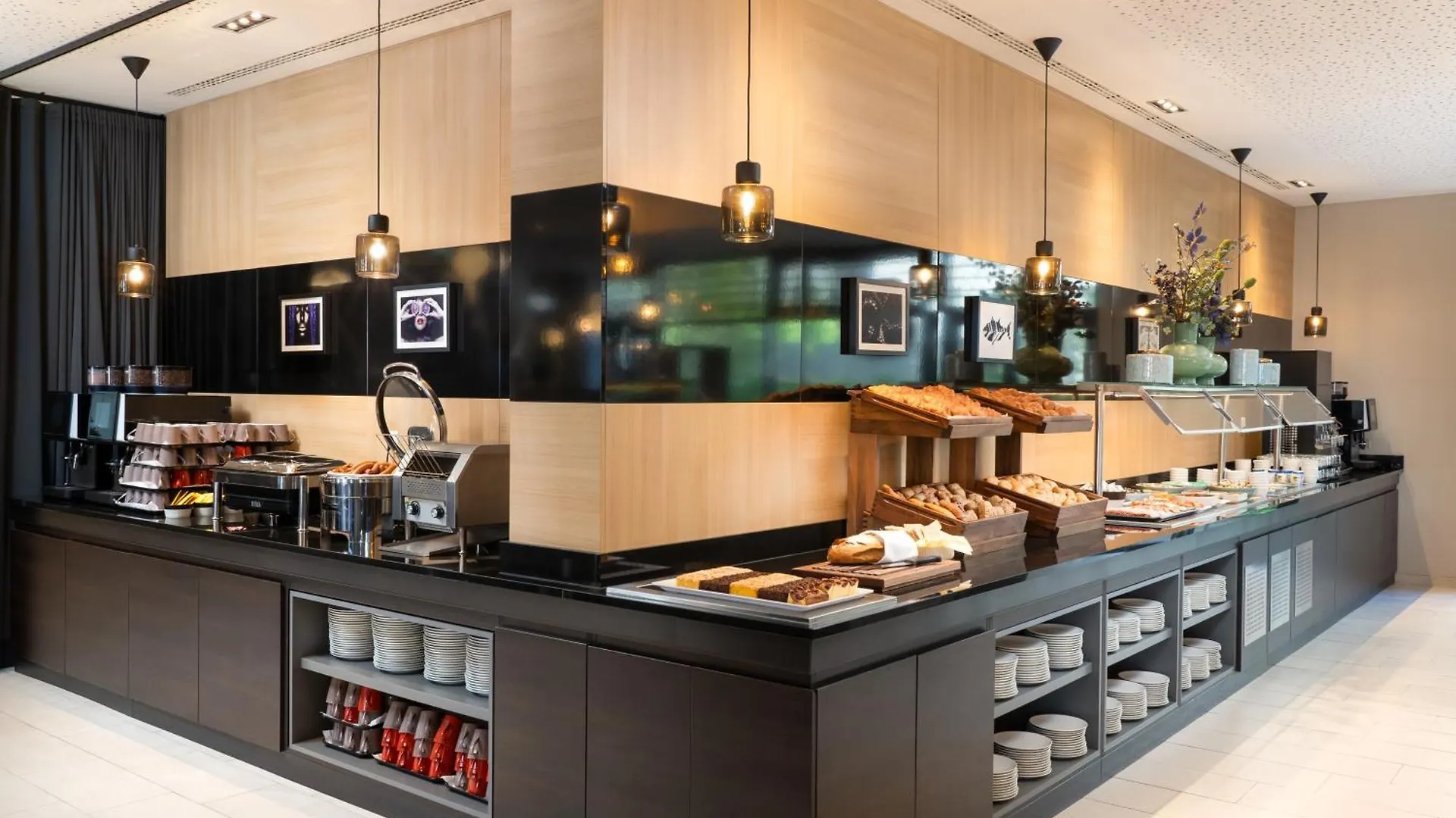 Leonardo Hotel Vienna Hauptbahnhof 4*,
